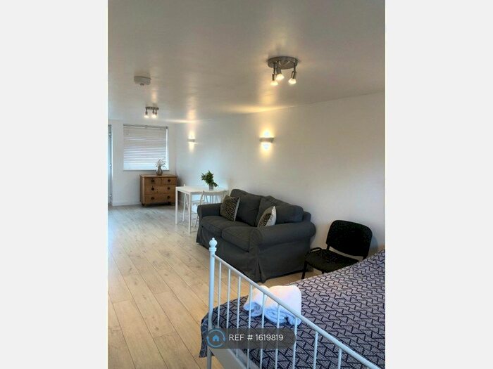 Studio To Rent In Slough, Slough, SL1