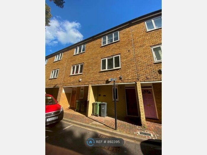 4 Bedroom Flat To Rent In Mandela Street, London, SW9