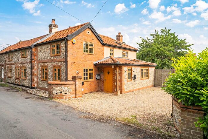 3 Bedroom Semi Detached House For Sale In Spinks Lane, Wymondham, NR18