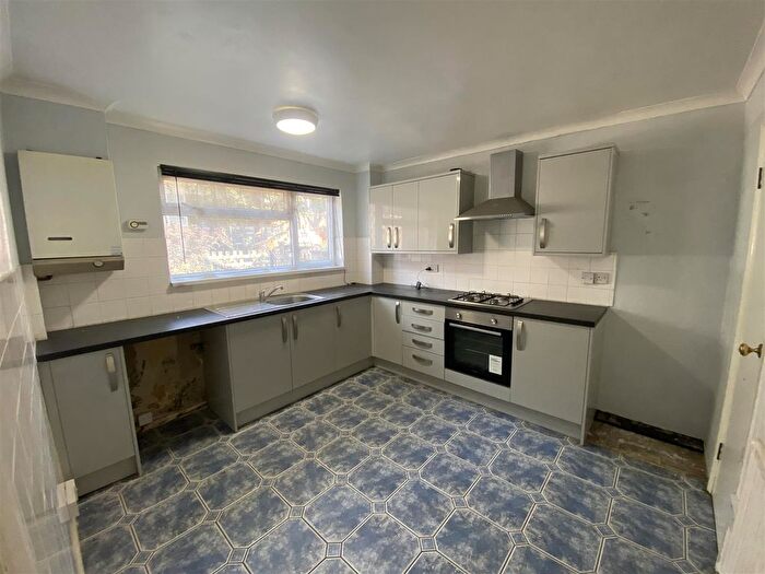 3 Bedroom Terraced House To Rent In Warwick Place, Northfleet, Gravesend, DA11