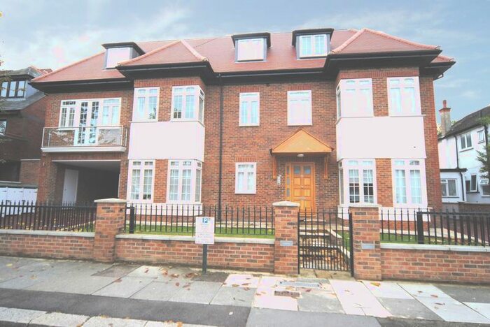 2 Bedroom Flat To Rent In Beechcroft Avenue, Golders Green, NW11