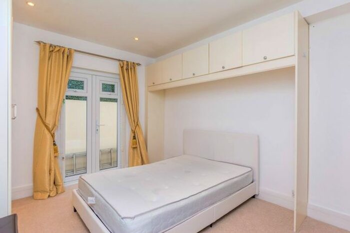 3 Bedroom Semi-Detached House To Rent In Worple Road, Wimbledon, London, SW19