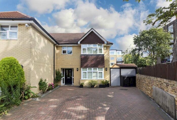 3 Bedroom Property To Rent In Atkins Road, London, SW12