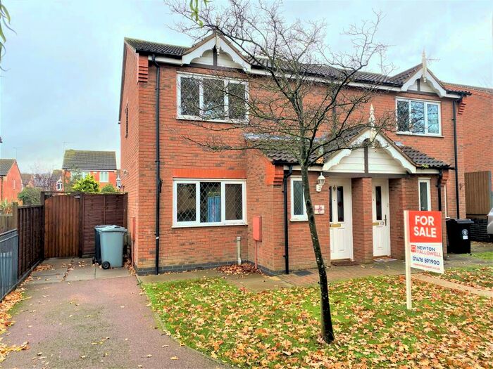 3 Bedroom Semi-Detached House To Rent In Sunningdale, Grantham, NG31