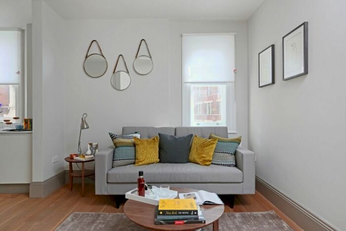 2 Bedroom Flat To Rent In Goodge Street, London, W1T