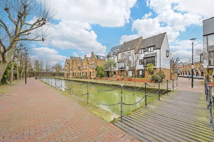 1 Bedroom Flat For Sale In Waterman Way, Wapping, London, E1W
