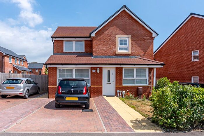 3 Bedroom Detached House For Sale In Clark Drive, Chichester, PO18