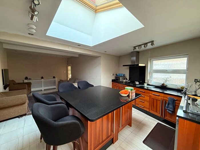 4 Bedroom Semi-Detached House To Rent In North Hyde Road, Hayes, UB3