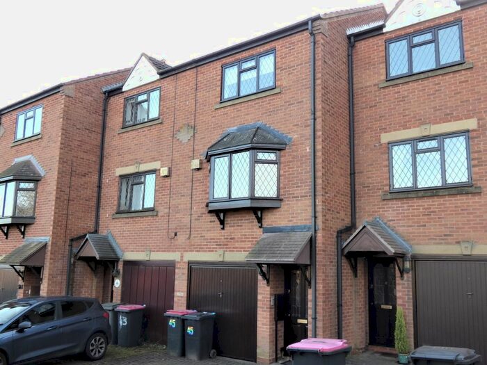 2 Bedroom Town House To Rent In Woodland Way, Birchmoor, Tamworth B78