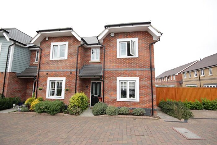 3 Bedroom End Of Terrace House To Rent In Maidenhead, Windsor & Maidenhead, SL6