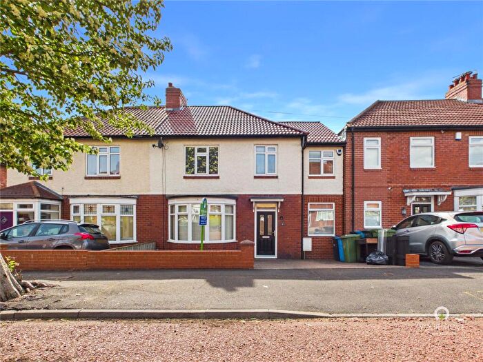 4 Bedroom Semi Detached House To Rent In Thornlea Gardens, Low Fell, Gateshead, NE9