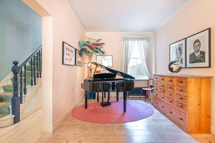 5 Bedroom Semi-detached House For Sale In Harley Road, Harlesden, London, NW10