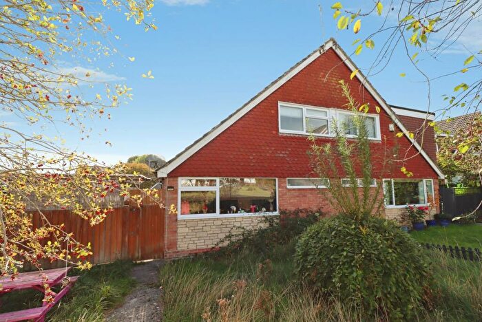 3 Bedroom Bungalow For Sale In Cedar Way, Pucklechurch, Bristol, BS16