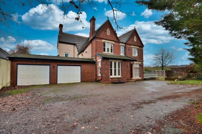 6 Bedroom Farm House To Rent In Watling Street, Bletchley, MK1