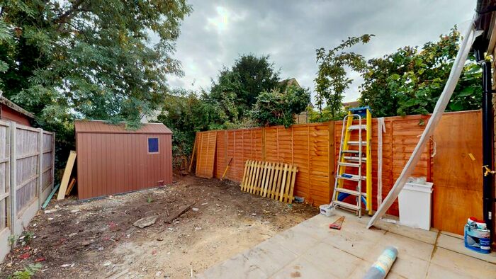 3 Bedroom Flat To Rent In Bonner Hill Road, KT1