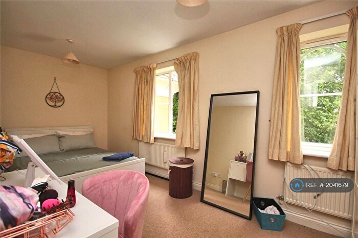 1 Bedroom Flat To Rent In Century Court, Woking, GU21