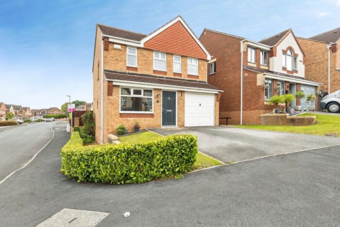 3 Bedroom Detached House For Sale In Willow Bank Drive, Pontefract, WF8