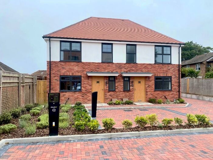 3 Bedroom Semi-Detached House To Rent In Stanpit, Christchurch, Dorset, BH23