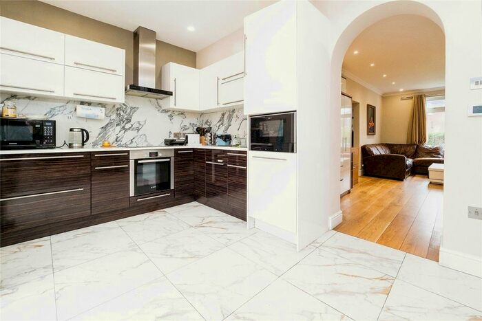 3 Bedroom Property To Rent In Coote Gardens, Dagenham, RM8