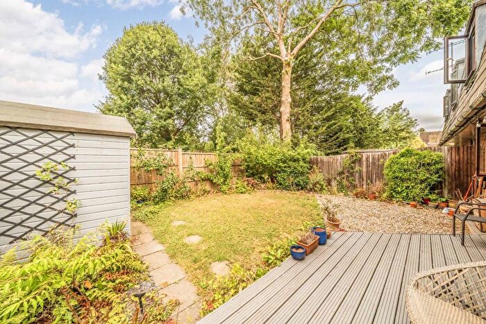 2 Bedroom Flat To Rent In Hopton Road, Streatham, SW16