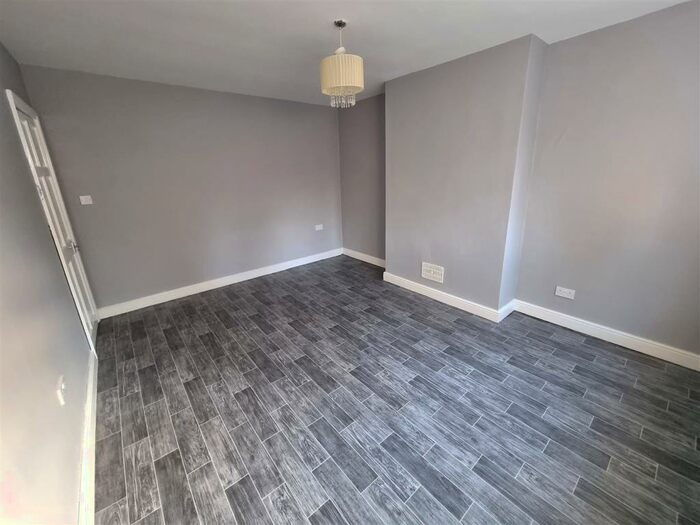 3 Bedroom Semi Detached House To Rent In Sutton Middle Lane, KirkbyIn