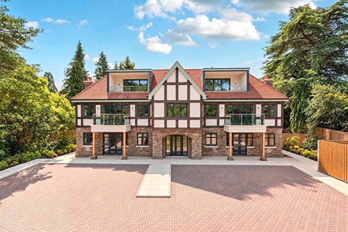 2 Bedroom Flat For Sale In Holly Bank Road, Woking, Surrey, GU22