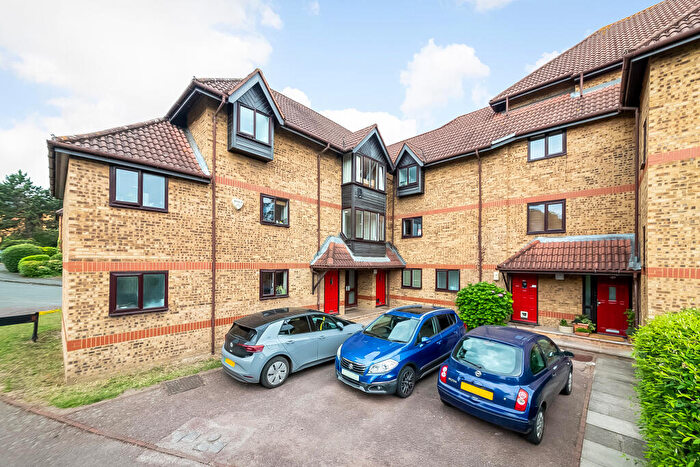 Flat For Sale In Linwood Close, London, SE5