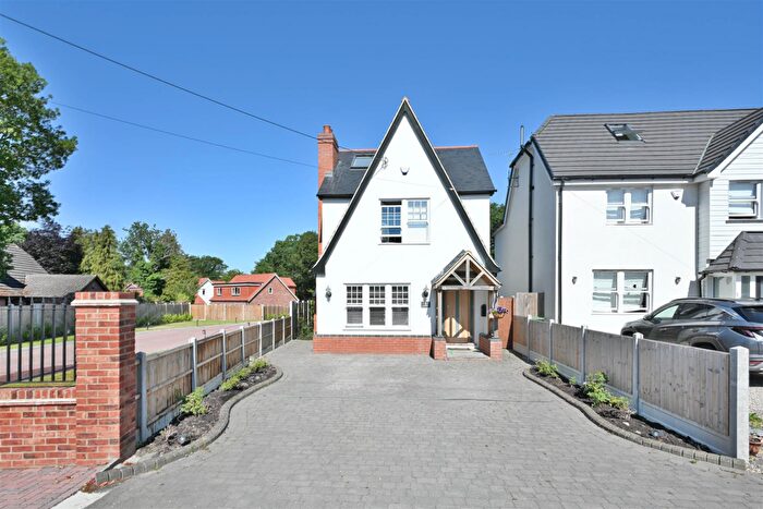 4 Bedroom Detached House For Sale In Nags Head Lane, Brentwood, CM14