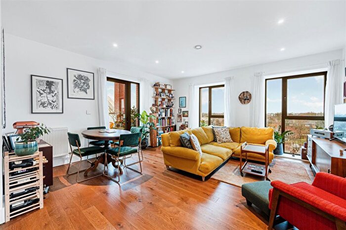 2 Bedroom Flat For Sale In Salisbury Street, London, W3