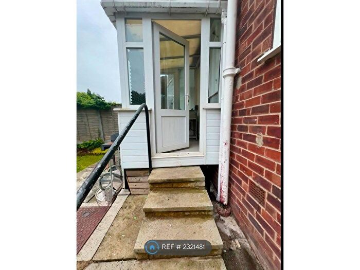 1 Bedroom Flat To Rent In Kendal Drive, Gatley, Cheadle, SK8