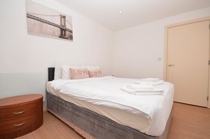 3 Bedroom Flat To Rent In Westferry Road, Tower Hamlets, E14
