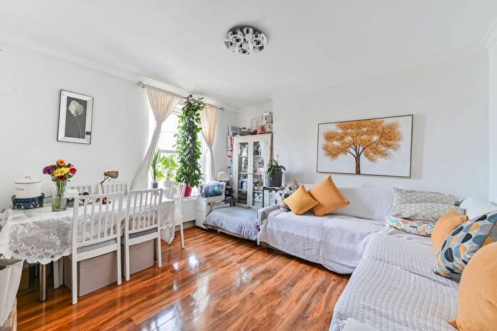 3 Bedroom Flat For Sale In Hopton House, Brixton, London, SW9