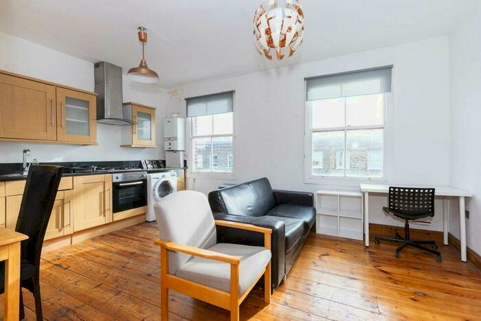 3 Bedroom Flat To Rent In Davenant Road, Archway, N19