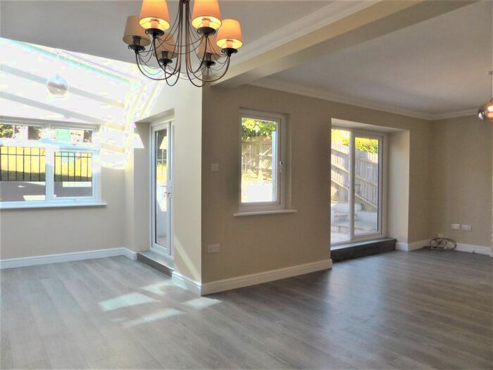 3 Bedroom Property To Rent In Charles Close, Hove, BN3