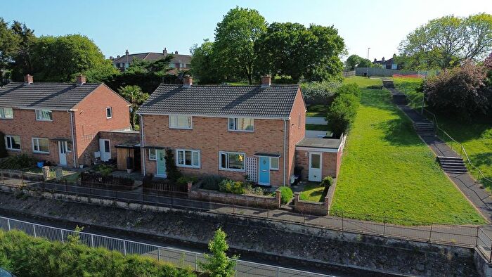 2 Bedroom Semi-detached House For Sale In Laxton Road, Taunton, TA1
