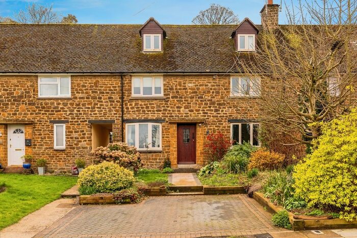 4 Bedroom Terraced House For Sale In Court Close, Warmington, Banbury, OX17