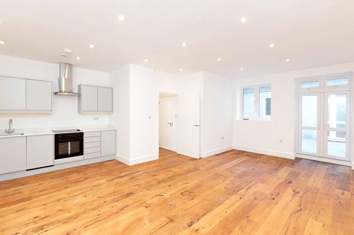 3 Bedroom Flat To Rent In London Road, Sittingbourne, Kent, ME10