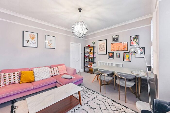 3 Bedroom Flat For Sale In Barmouth Road, Wandsworth, SW18