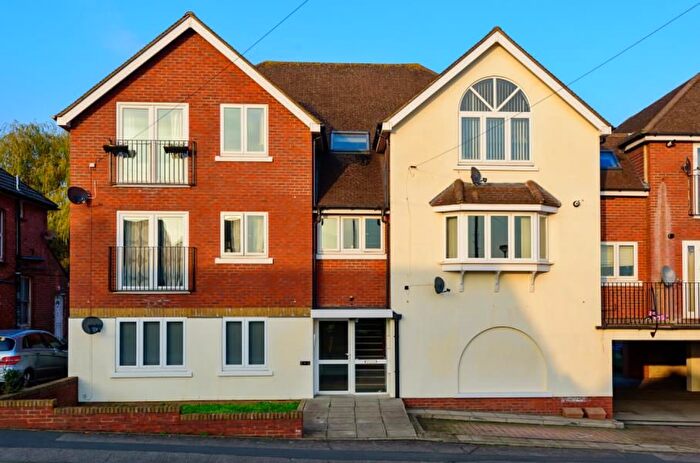 2 Bedroom Flat To Rent In Rickmansworth Road, Northwood, HA6