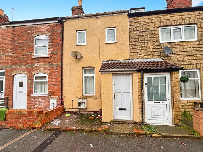 2 Bedroom Terraced House For Sale In Beaufort Street, Gainsborough, DN21