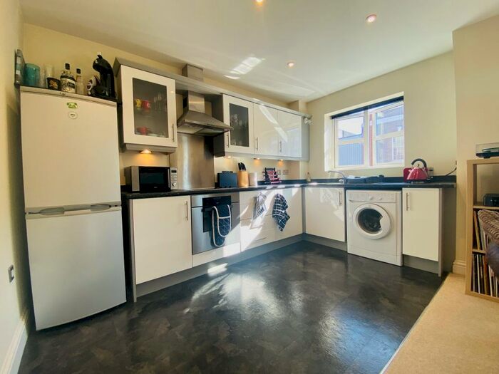 2 Bedroom Apartment To Rent In Manor Gardens Close, Loughborough, LE11