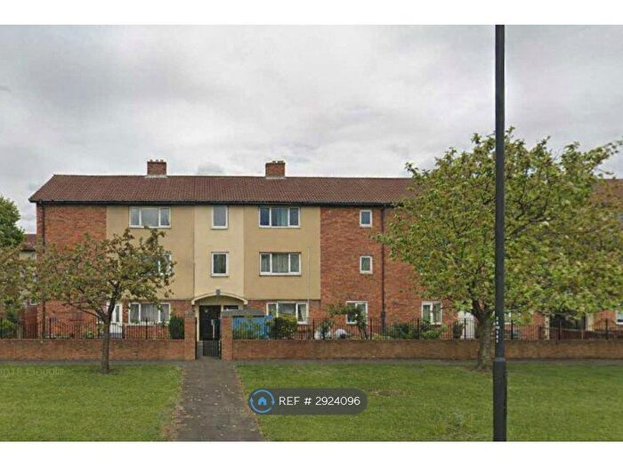 2 Bedroom Flat To Rent In West Farm Avenue, Newcastle Upon Tyne, NE12