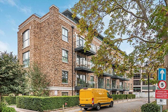 2 Bedroom Flat To Rent In Palladian Gardens, Chiswick, W4