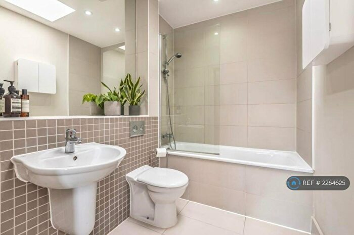 2 Bedroom Flat To Rent In Brockley Park, London, SE23