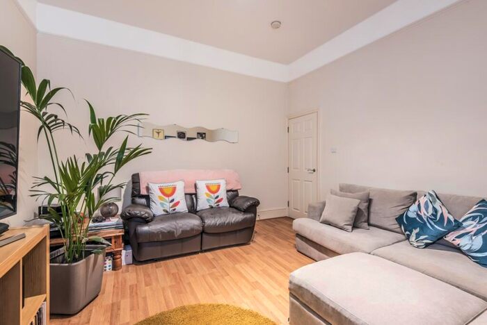 2 Bedroom Flat To Rent In Lennard Road, West Croydon, Croydon, CR0