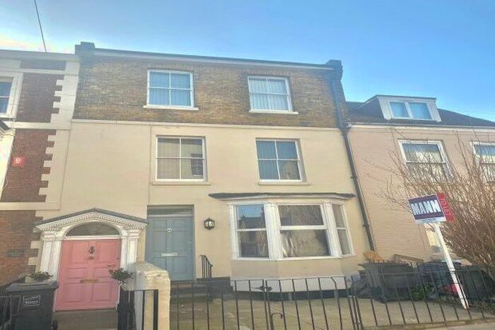 5 Bedroom Property To Rent In Effingham Street, Ramsgate, CT11