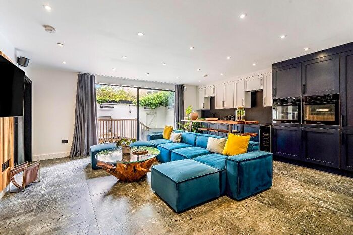 3 Bedroom Detached House For Sale In Brookfield Road, Bristol, BS6