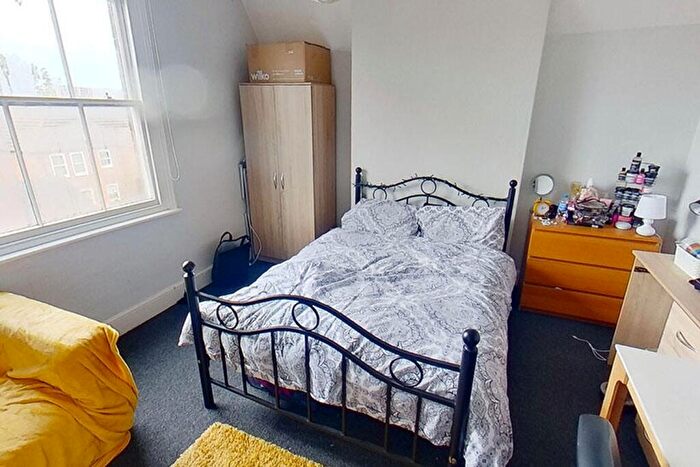 5 Bedroom Flat To Rent In Forest Road West, Nottingham, NG7