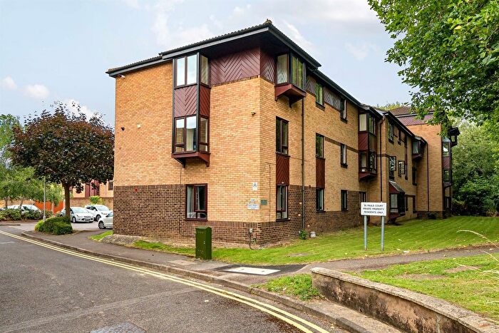 2 Bedroom Flat To Rent In St Pauls Court, Reading, RG1