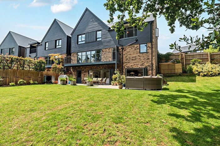 4 Bedroom Detached House For Sale In Godalming, Surrey, GU7